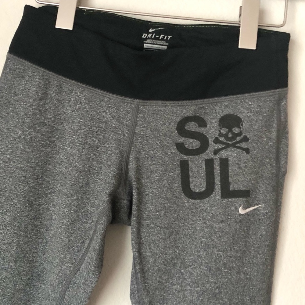 \Nike\• Dri-Fit Soul Cycle Cropped Leggings - Picture 3 of 16